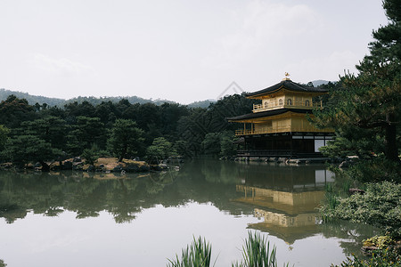 日托古代电影风格的日本神庙图片