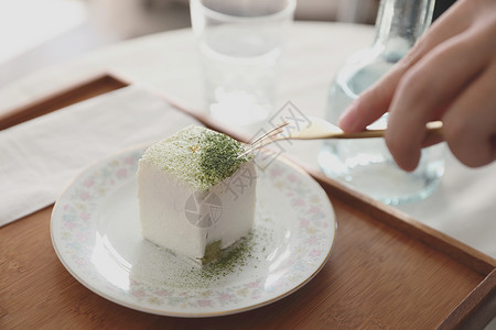 绿色茶叶蛋糕意大利式甜点背景图片