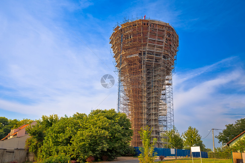 正在重建的vukoar水塔,战争的象征被60多枚击中,但d;t坠落,clavonij地区croti图片