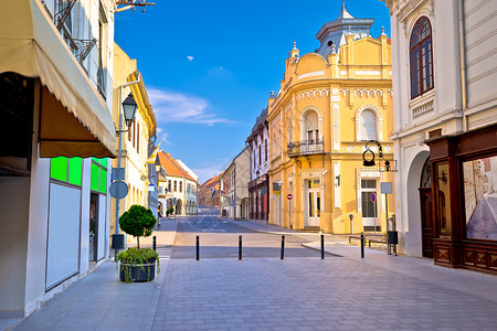 斯拉蒂纳Vuvkoar镇广场和建筑街景croati的斯拉沃尼亚地区背景