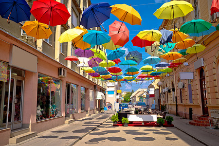 位于Serbia地区Vojvdina地区的Sombr多彩雨伞街镇图片