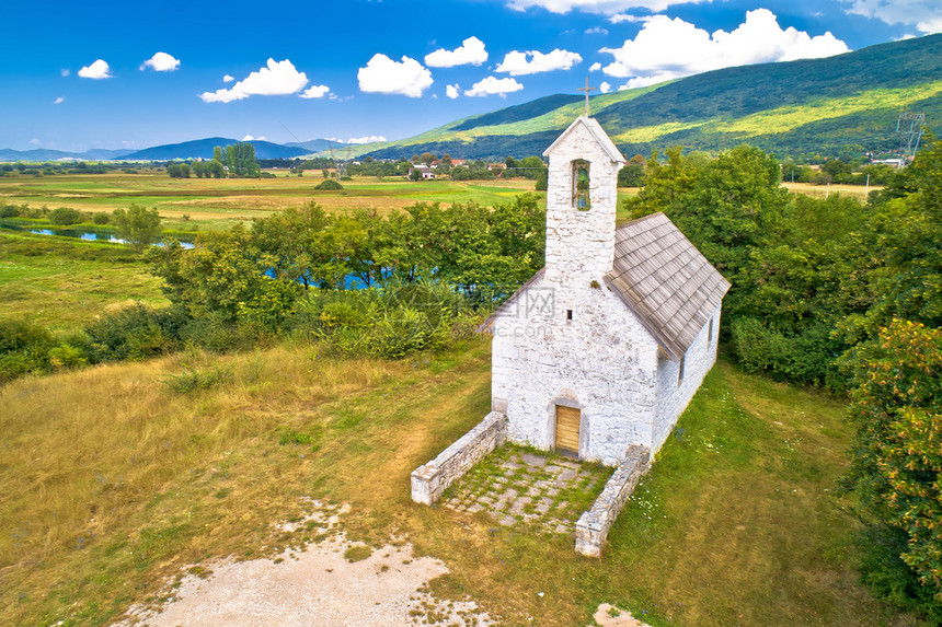 以Gack河空中观察方式在croati的立卡地区图片