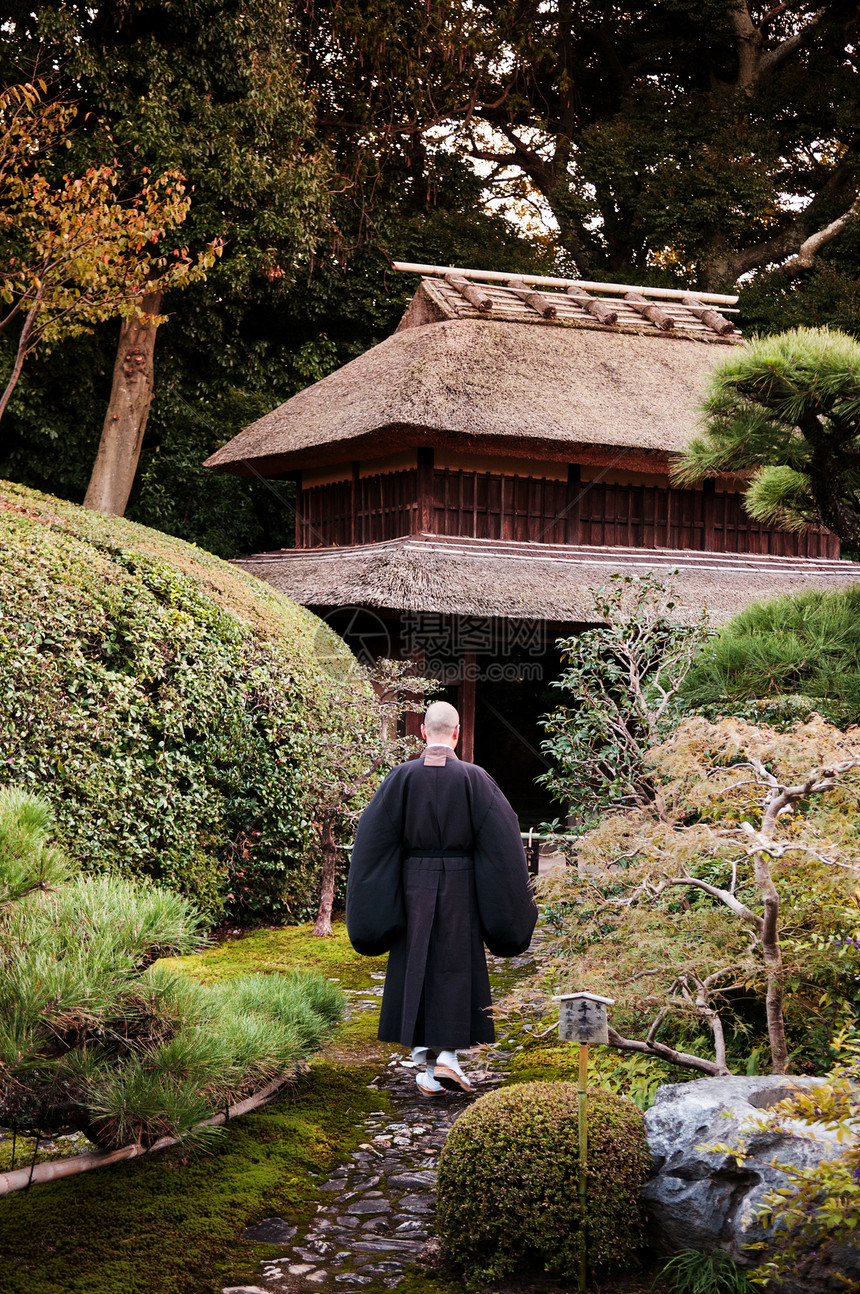 201年月3日本奈拉和尚圣殿中日本花园的教士图片