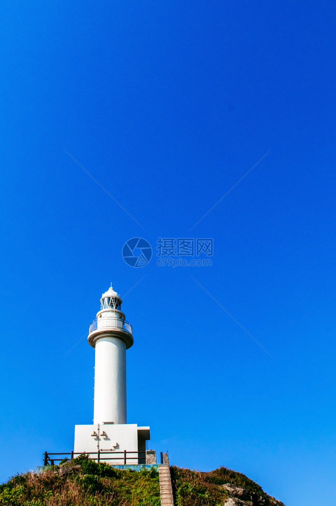 崎角上的大白灯塔吸引伊西加基岛okinawjpn图片
