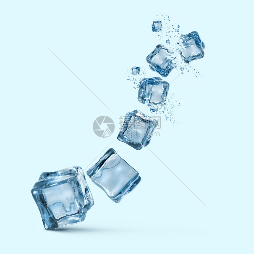 由6个透明冰块组成不同大小的冰块组成蓝色背景上隔着水滴蓝色背景上隔着水滴的冰块蓝色背景上隔着水滴的冰块图片