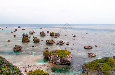 岩石悬崖和东面海边的斗篷山崎米雅科霍基那瓦雅潘高清图片