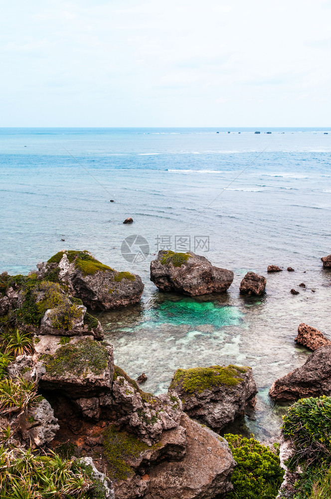 岩石悬崖和东面海边的斗篷山崎米雅科霍基那瓦雅潘图片