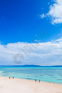 观光游客kouri白沙滩图片