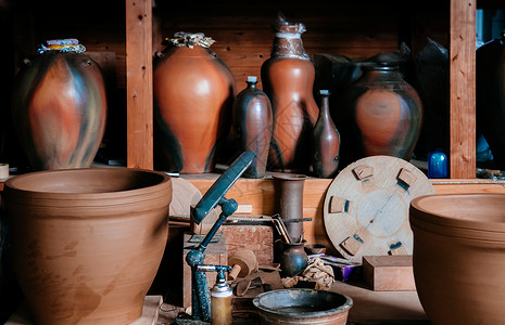 陶瓷工艺花瓶和制造工具图片