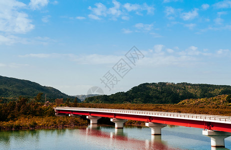 乌拉盖河乌拉努契河和红树林的桥风景美丽背景