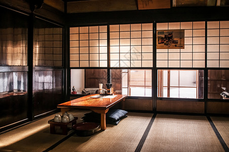 2014年和01福岛日式带有塔米和纸门的日本式房间带低钥匙灯的木桌暖气日本式房间背景图片