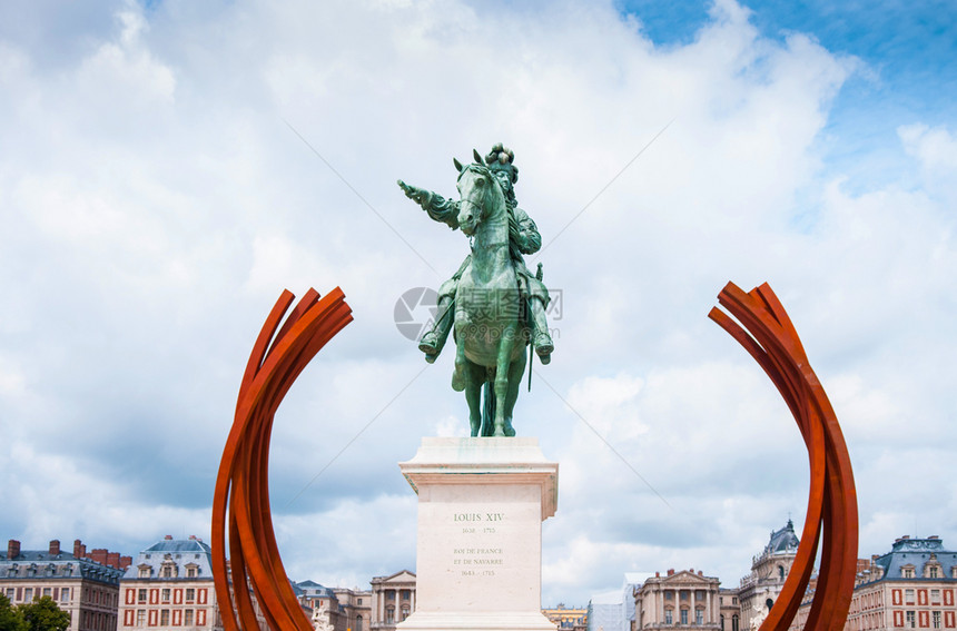 弗罗迪亚斯皇宫铜像纪念碑图片