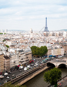 躲避旧建筑和埃菲尔塔的巴黎城和埃菲尔塔图片