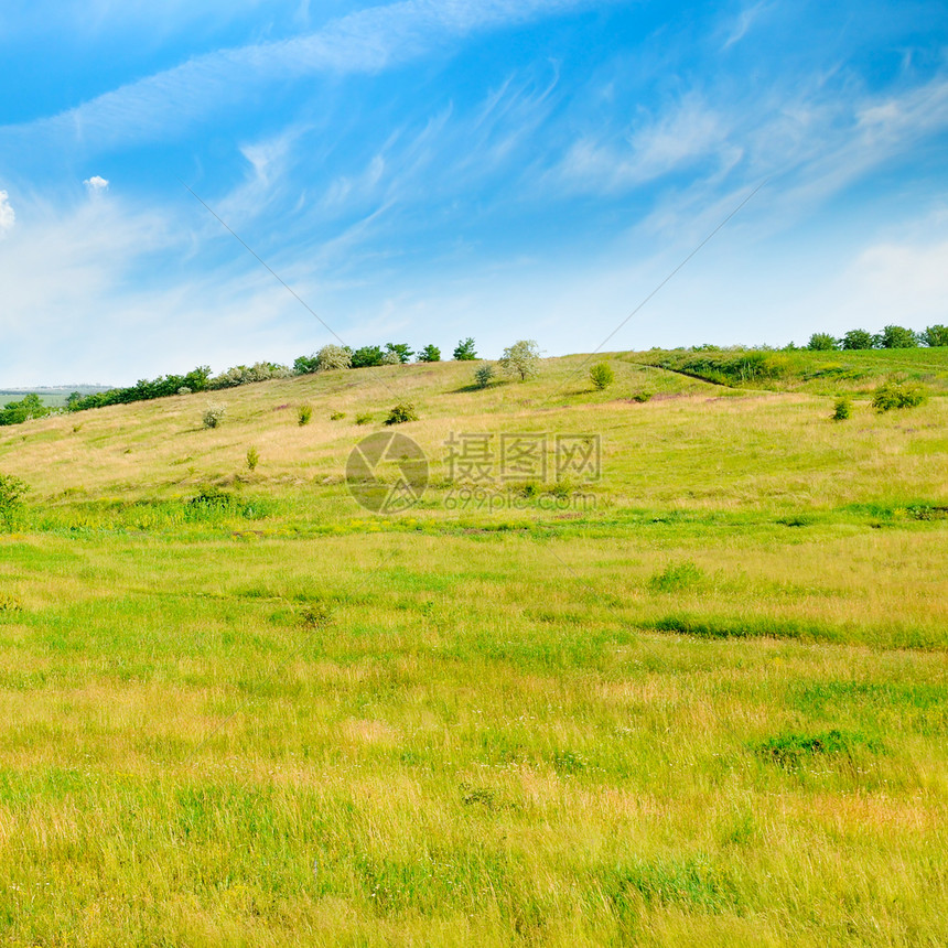 山地和蓝天空的风景农业地貌图片