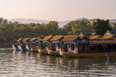 北京的湖边游艇图片