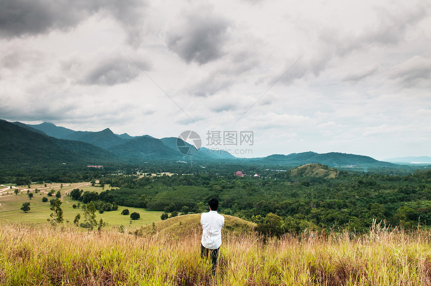 鸟瞰秃山或草山当地称为khaohualon或phukhaoya拉农泰国图片