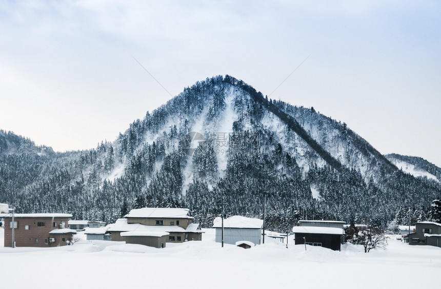 白雪冰地貌和山亚马加塔省冬季图片