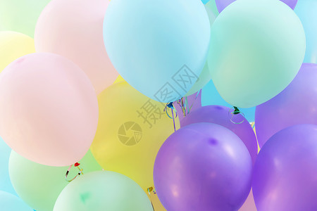 紫色气球多色气球模式的抽象背景假日和节晚会背景概念背景