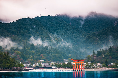 著名的岛神庙托里门宫间原岛雅潘高清图片