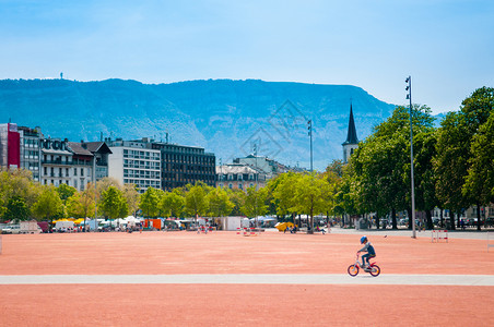 2014年8月日基因瑞士平原在基因中心的公共空间多种活动和娱乐的地点图片