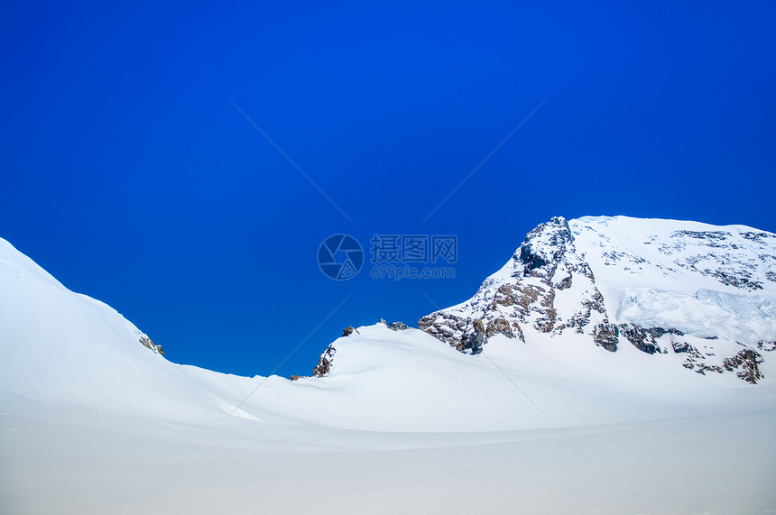 丘弗劳斯威兹阿尔卑山威茨兰的雪山风景图片