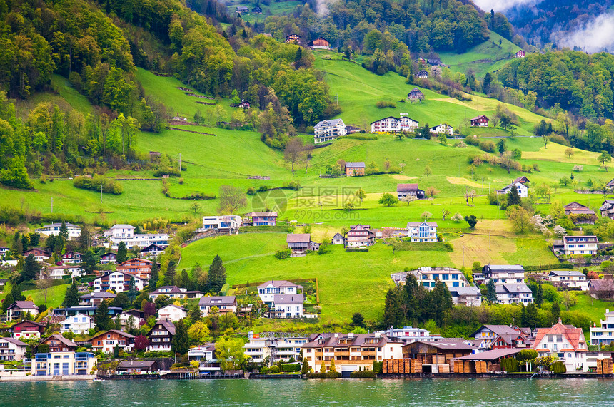 b被强迫迁离的房屋Vitznau润滑油湖瑞士图片