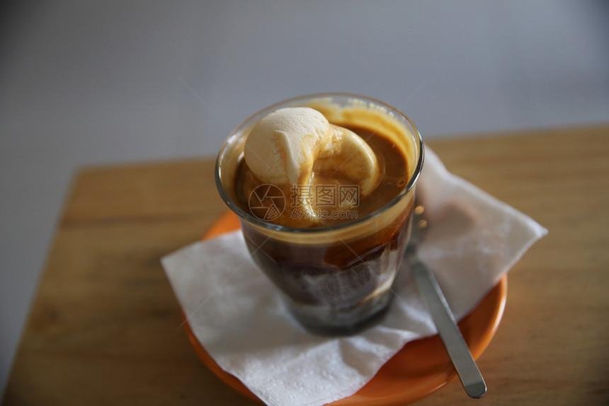 咖啡加香草冰淇淋图片