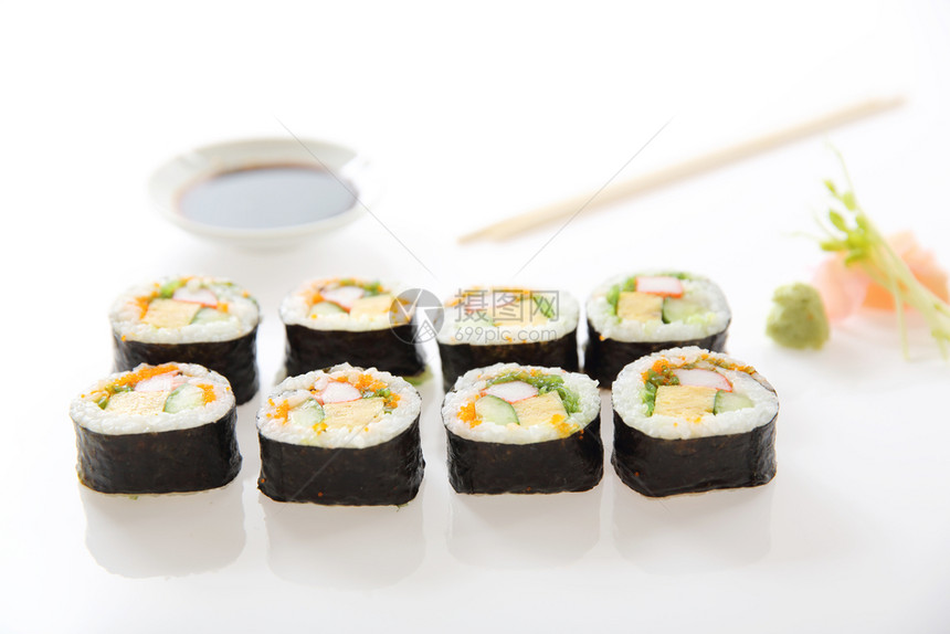 排列整齐的海苔寿司图片