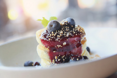 美国蓝莓蓝莓煎饼加蓝莓和冰淇淋甜点背景