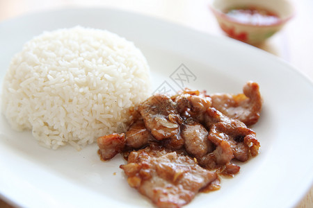 猪肉大蒜和米，猪肉炒饭，豆面冷日本酱菜图片