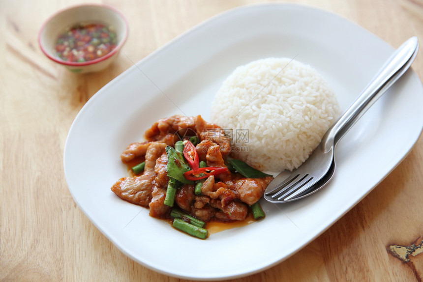 猪肉大蒜和米，猪肉炒饭，豆面冷日本酱菜图片