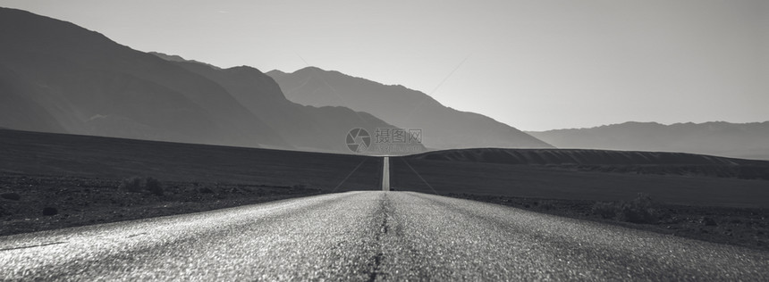 加州谷的孤独道路图片