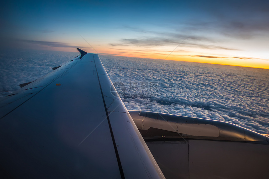 飞机的窗口的美丽风景图片