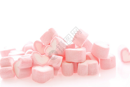 粉红色糖果白色背景中孤立的粉红心脏背景