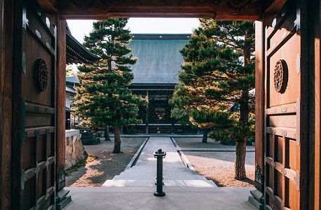 古老的日本木制大堂位于Hideafurkw老城的hinsuj寺庙图片