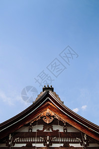 古老的木质大堂honkji寺庙雕刻的木质屋顶图片