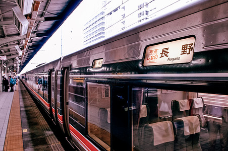 公众平台素材2013年5月日NAGOYJPN配有AGO目的地标志shinao火车在NAGOY站jrchuo主线平台停留背景