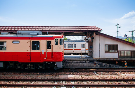 2013年5月2日2013年5月6日TakymGifujapnKiha52dmu火车年薪2吨在Takym站的Jr西当地水上线漆背景