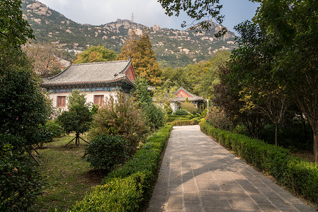 在青岛附近的罗山古老托瓦寺背景图片