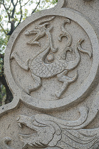 在青岛附近的罗山龙古老雕像图片