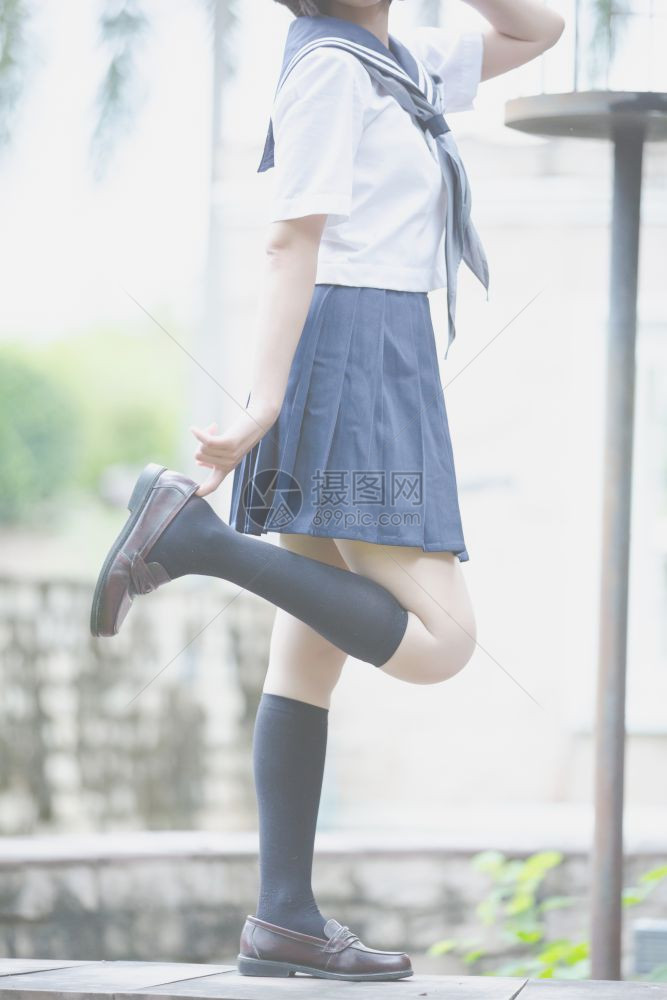 穿校服的亚洲日本女学生图片