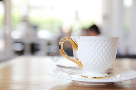 精美茶杯里装满了咖啡背景图片