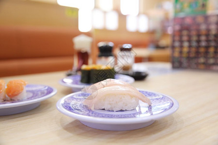 鲑鱼寿司日食图片