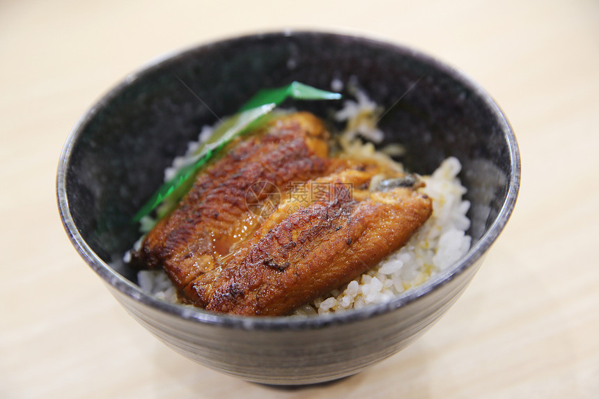 日本料理鳗鱼饭图片