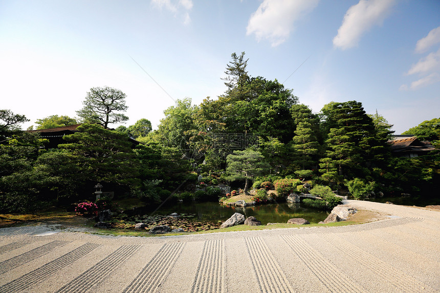 在日本寺庙的花园图片