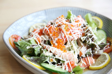 沙拉加三文鲑鱼日本菜图片
