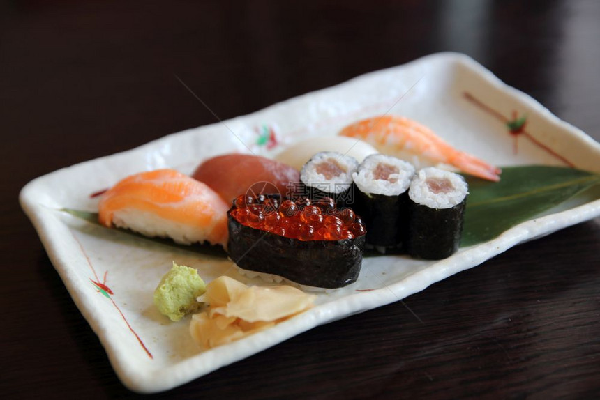 混合寿司日本食图片