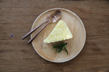 北海道蛋糕芝士蛋糕日式本含木底绿色茶背景
