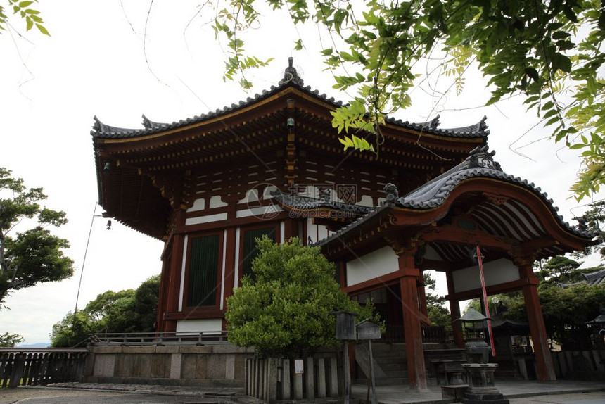 纳拉市的日本神庙图片