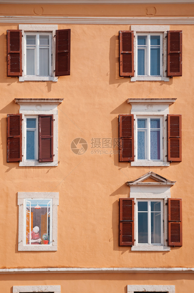 2013年9月6日苏黎世威采兰富彩的古老建筑美术墙壁绘画图片